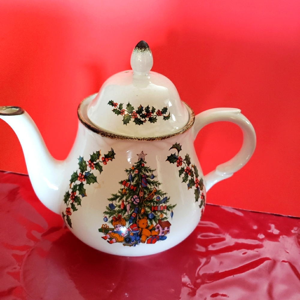 Festive Christmas Tree Teapot